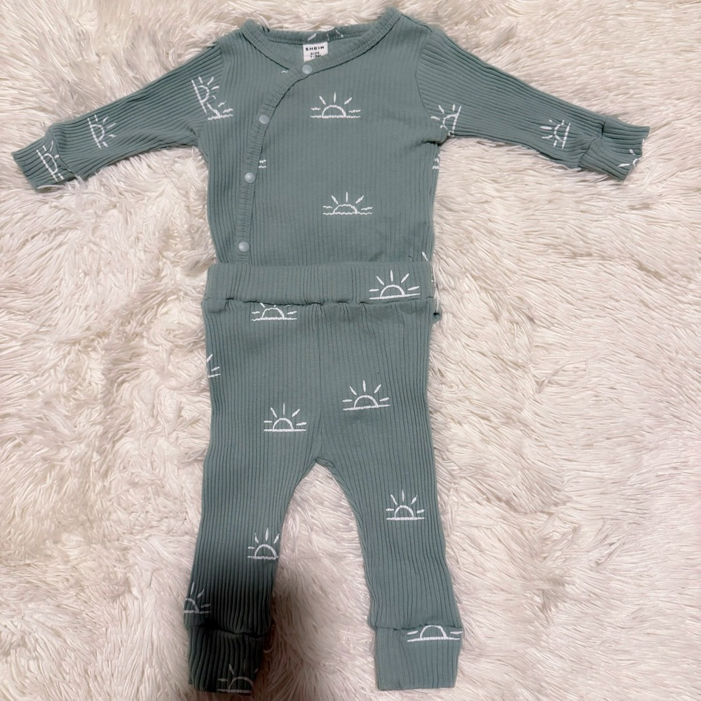 SHEIN Kids 2 Piece - Teal with Sunrise Print